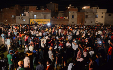 Indie: Pociąg wjechał w tłum. Nie żyje co najmniej 50 osób