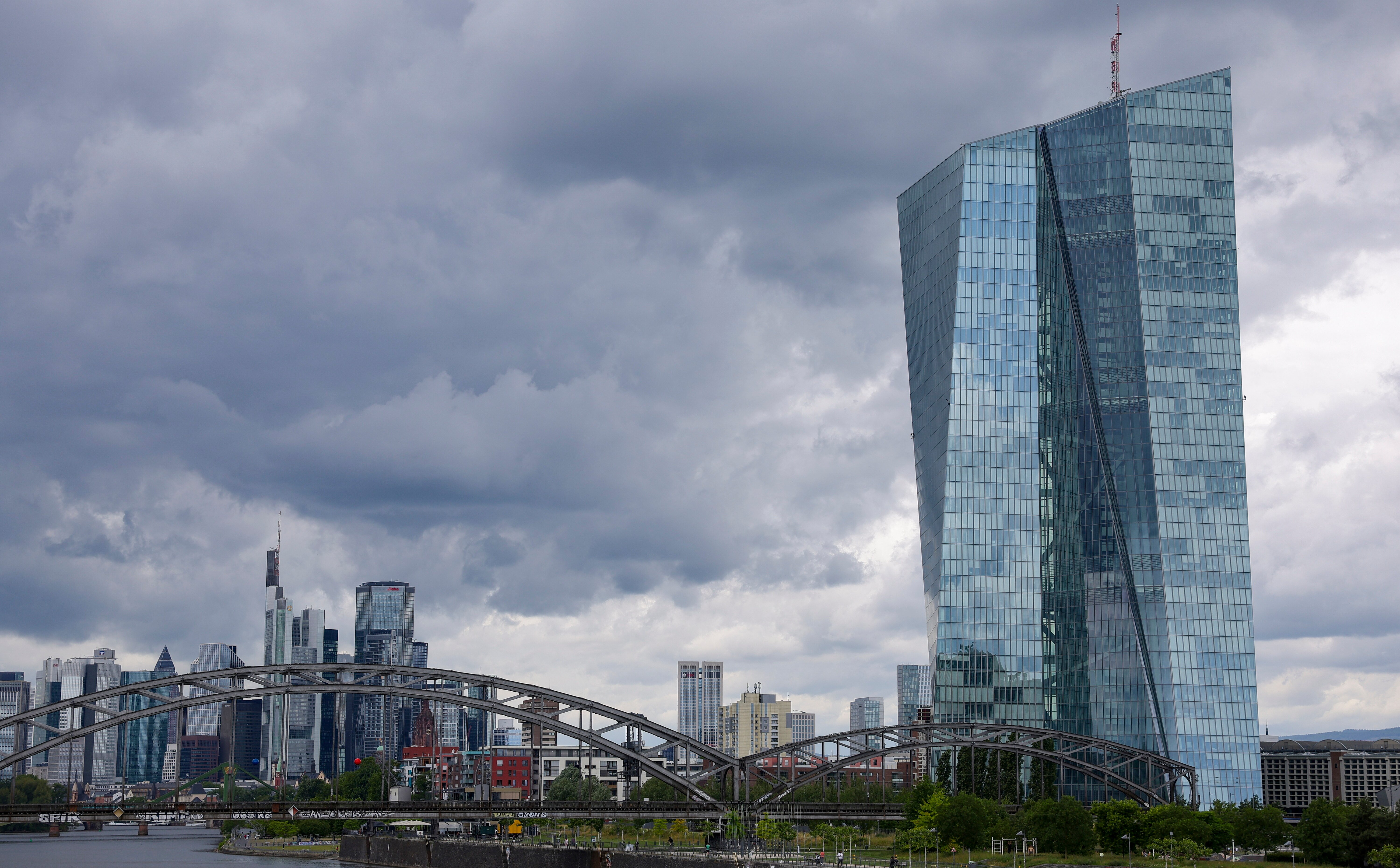 EBC znów tnie stopy procentowe