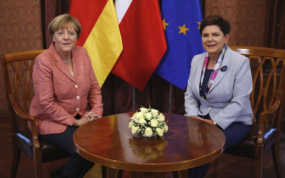 W sprawach unijnych Angela Merkel (na zdjęciu z Beatą Szydło podczas zeszłorocznej wizyty w Warszawi