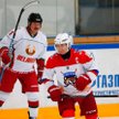 Prezydenci Białorusi i Rosji Aleksander Łukaszenko i Władimir Putin od lat grają w jednej drużynie, 
