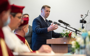 Minister edukacji i nauki i Przemysław Czarnek podczas inauguracji roku akademickiego na Akademii Za