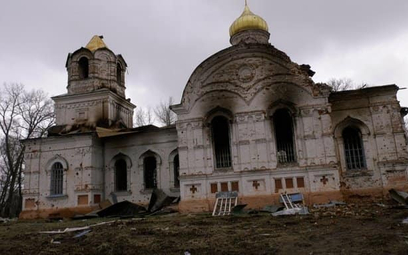 Poważnie uszkodzona XVIII-wieczna Cerkiew Wniebowstąpienia Pańskiego we wsi Łukaszywka w obwodzie cz