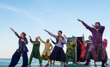 Gdynia, rok 2016 – spektakl Teatru Miejskiego – William Szekspir „Komedia omyłek”, reżyseria: Tadeus