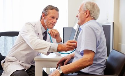 „Podwyżka za lojalkę” miałaby dotyczyć tylko tych lekarzy, którzy zobowiążą się do pracy wyłącznie w