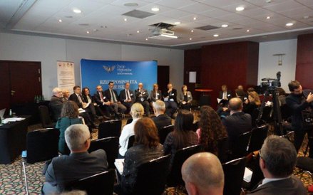 Uczestnicy konferencji podsumowującej projekt predefiniowany „Budowanie kompetencji do współpracy mi