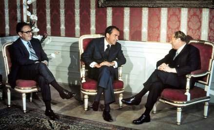 Wizyta prezydenta USA Richarda Nixona (w środku) w Austrii. W rozmowie z kanclerzem Austrii Bruno Kr