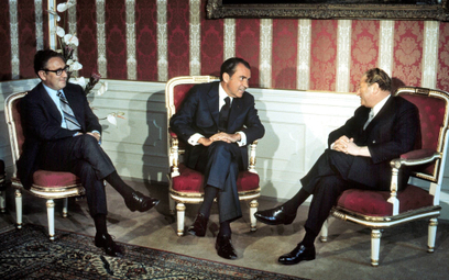 Wizyta prezydenta USA Richarda Nixona (w środku) w Austrii. W rozmowie z kanclerzem Austrii Bruno Kr