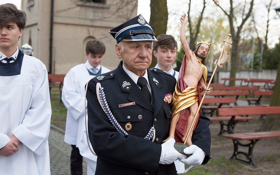 Procesja rezurekcyjna w łodzkich Łagiewnikach