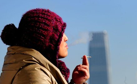 Władze spółdzielni postanowiły, że po remoncie mieszkań nie powinny być one zanieczyszczane dymem z 