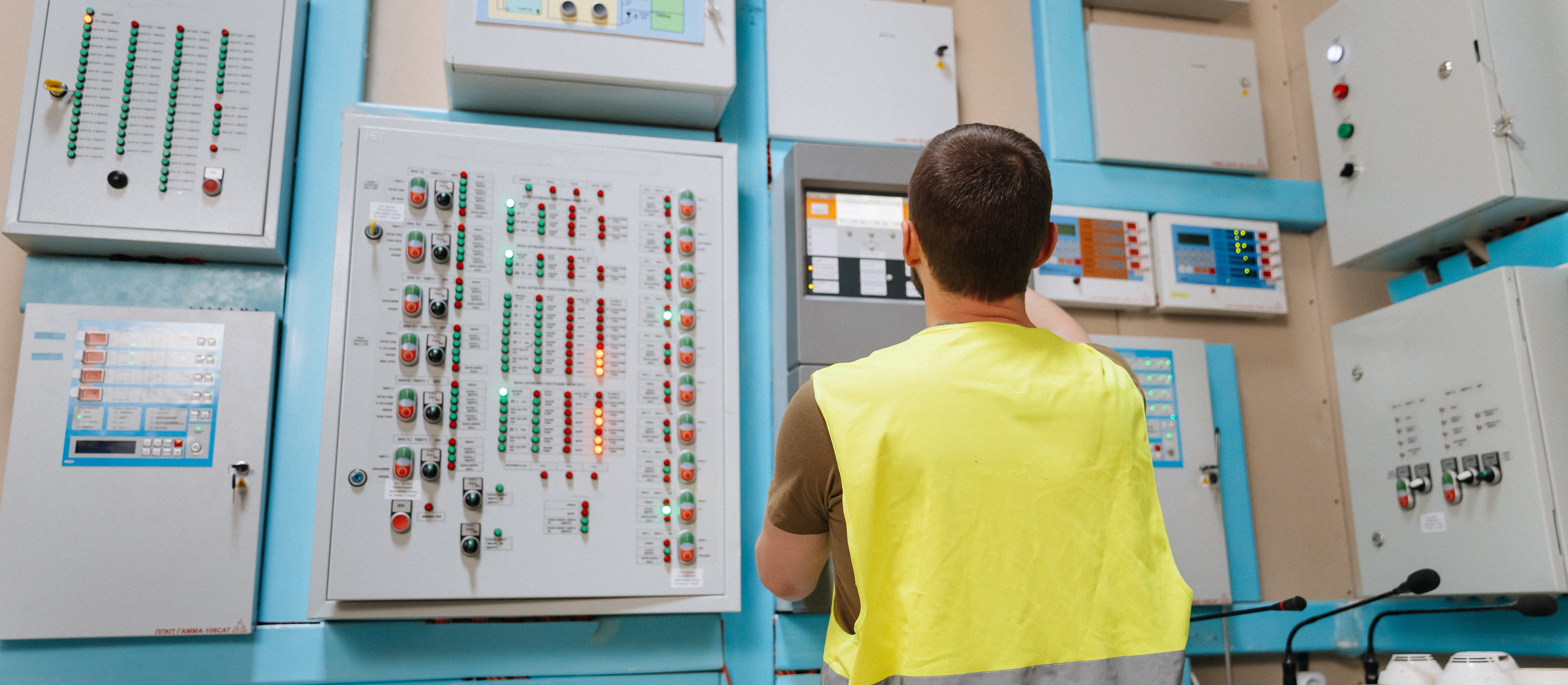 Control competences of network operators in relation to customers