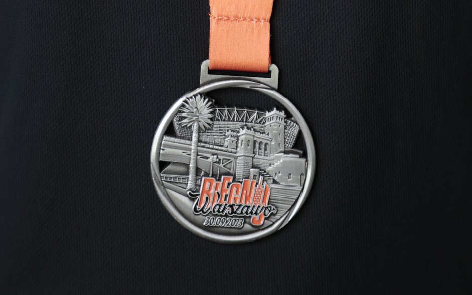 Taki medal dostaną uczestnicy tegorocznej edycji "Biegnij Warszawo"