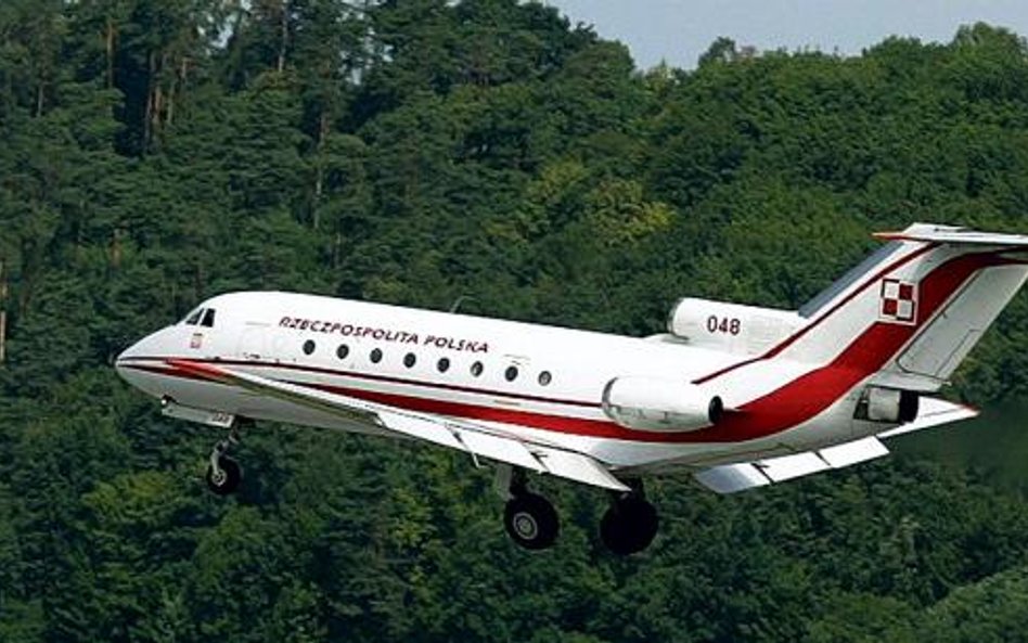 MON badał, czy piloci jaka-40 złamali procedury, lądując w warunkach, jakie panowały na lotnisku 10 