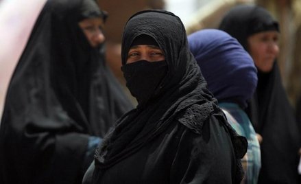 Autorka z "Dabiq" przekonuje, że branie niewolnic jest zgodne z wolą Allaha