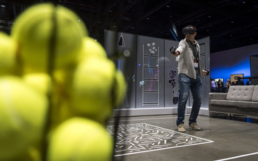Wirtualna gra w tenisa z wykorzystaniem gogli Oculus Quest