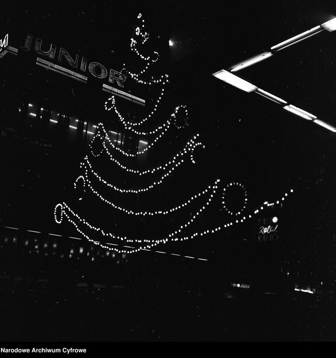 Świąteczne iluminacje na Domach Towarowych "Centrum" w Warszawie