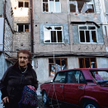 Stepanakert, stolica samozwańczej Republiki Górskiego Karabachu. Ten budynek miał zostać uszkodzony 