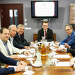 Uczestnicy debaty w redakcji „Rzeczpospolitej” i jej prowadzący red. Bartosz Kwiatek z Polsat News