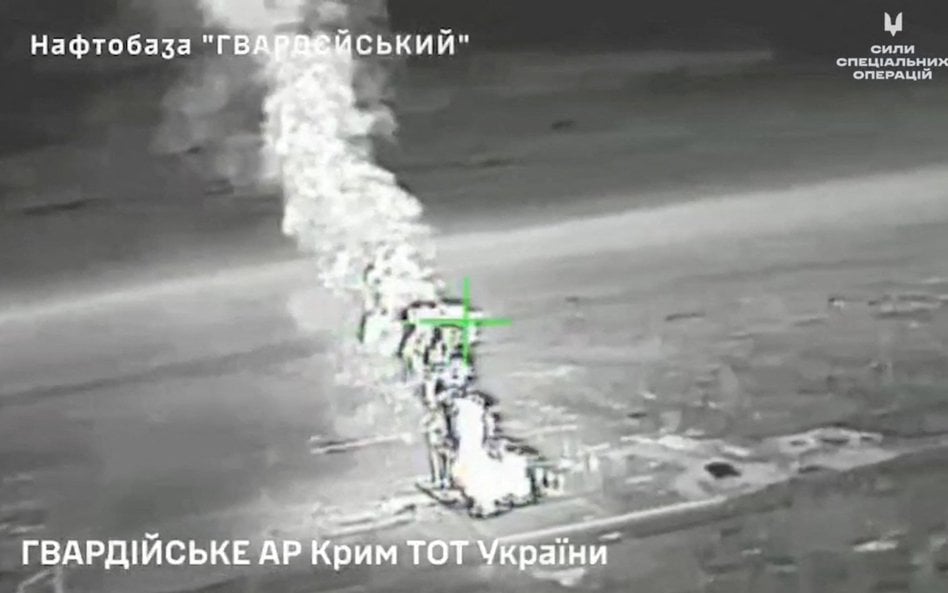 To nie pierwszy atak na zapasy paliwa na półwyspie. Zdjęcie z drona pokazuje rosyjski skład ropy, kt