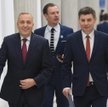 Grzegorz Schetyna (na zdjęciu z lewej, obok poseł PO Jan Grabiec) zapewnia dziś, że Platforma nigdy 