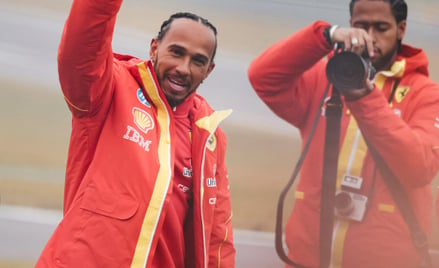 Lewis Hamilton w nowym sezonie zmienia barwy