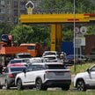 Kolejce na stacji benzynowej Rosnieftu w Rostowie nad Donem