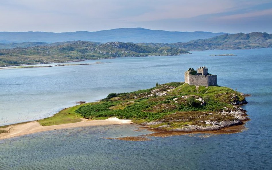 Eilean an Fheidh i zamek Castle Tioram