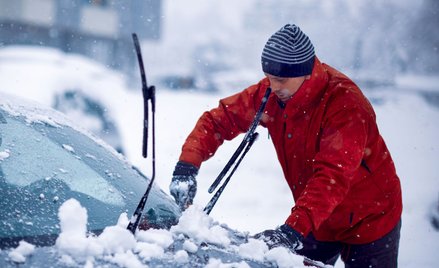 Mandaty za nieodśnieżone auto i włączony silnik