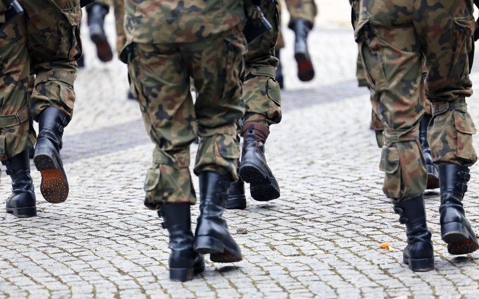 Pracodawcy zatrudniający w 2025 r. żołnierzy WOT lub AR mogą skorzystać z nowej ulgi podatkowej