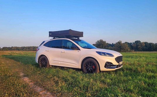 Ford Kuga z namiotem