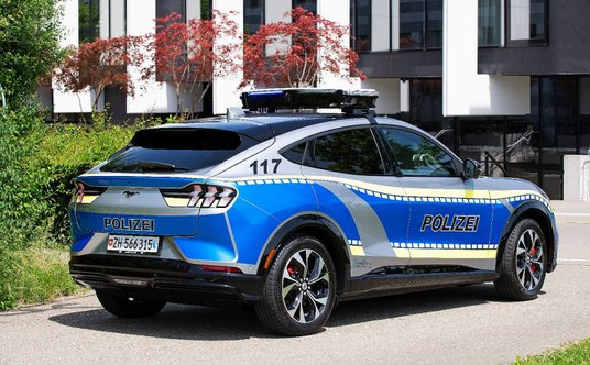 Wdrożony do służby w szwajcarskiej policji Mustang Mach-E
