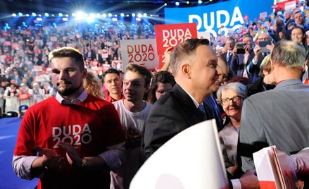 Bartosz Sokołowski (pierwszy z lewej) był na konwencji inaugurującej kampanię prezydenta Andrzeja Du