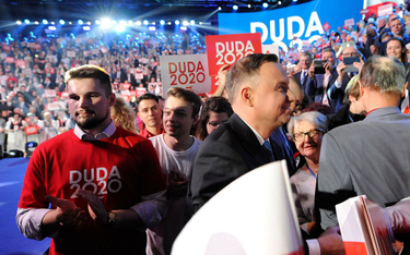 Bartosz Sokołowski (pierwszy z lewej) był na konwencji inaugurującej kampanię prezydenta Andrzeja Du