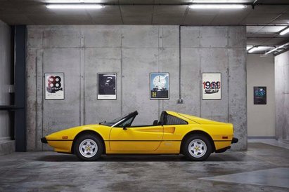 Charakterystyczne logo – czarny rumak stojący na tylnych nogach – to we Włoszech symbol szczęścia.