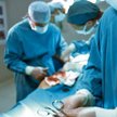 Kobieta zostanie siłą poddana narkozie we własnym domu, a potem przewieziona na salę operacyjną