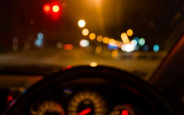 Wykroczenia drogowe: Przybywa kierowców przejeżdżających na czerwonym świetle