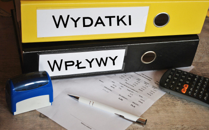 Niezbędnik przedsiębiorcy. Dwa auta w jednoosobowej firmie. Rehabilitacja a firmowe koszty. Legalizacja pracy cudzoziemca. Podatek solidarnościowy w obliczu strat