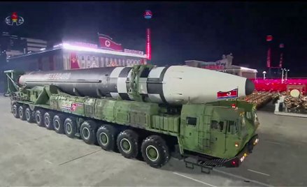 Japonia wzmocni obronę rakietową po paradzie w Korei Płn.