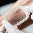 Przełom w medycynie. Inteligentny plaster wykrywa zagrożenia szybciej niż smartwatch