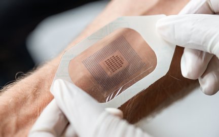 Przełom w medycynie. Inteligentny plaster wykrywa zagrożenia szybciej niż smartwatch