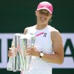 Iga Świątek z trofeum za zwycięstwo w turnieju w Indian Wells. Na nadgarstku nowy model Roleksa – Pe