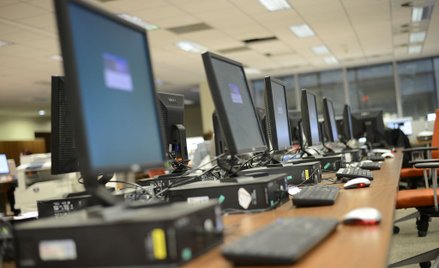 GUS: pod koniec 2016 r. było blisko 78 tys. wolnych miejsc pracy