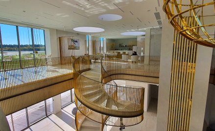 Terminal dla prywatnych odrzutowców został zaprojektowany przez włoską pracownię Recs Architects. „T