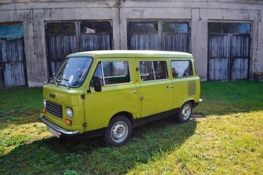 Fiat 900 Pulmino ujmuje, budzi uśmiech, rozczulenie, zaciekawienie. Jest po prostu uroczy.