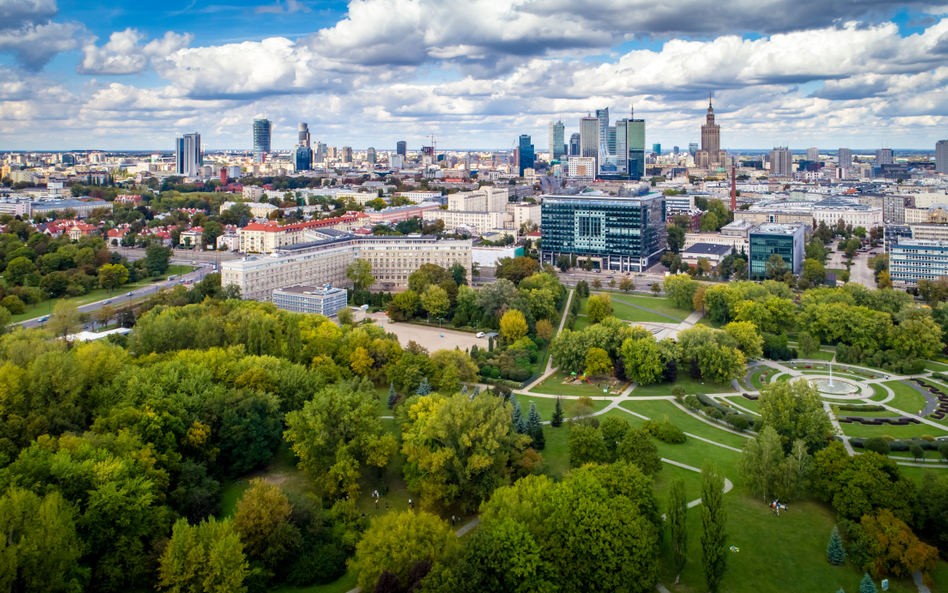 Warszawa stawia na zieleń – kosztem betonu i asfaltu