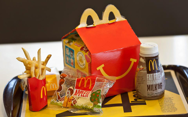 Za dużo plastiku w zestawach dla dzieci. McDonald's i Burger King muszą się zmienić