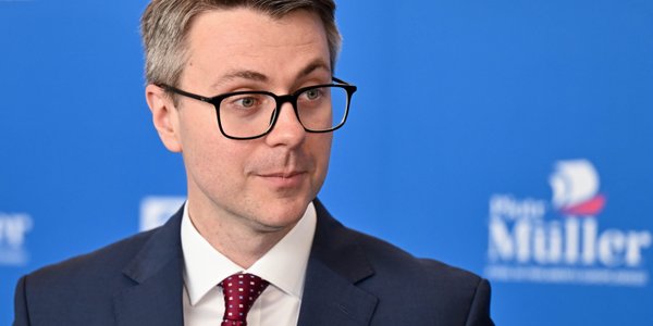 Piotr Müller: Współczuję Adamowi Szłapce. Jest rzecznikiem rządu, który nie realizuje obietnic