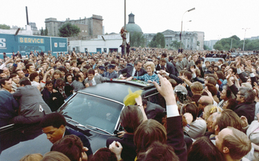 Prezydent USA Richard Nixon wraz z małżonką entuzjastycznie witani przez Polaków. Warszawa, 31 maja 