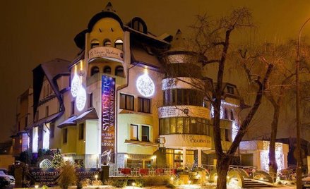 Czarny Kot, stojący blisko centrum Warszawy, to klasyczny architektoniczny gargamel