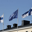 Flagi Finlandii i NATO przed MSZ Finlandii