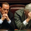 Włoski premier Silvio Berlusconi (z lewej) i minister finansów Gulio Tremonti mają problemy z przeko